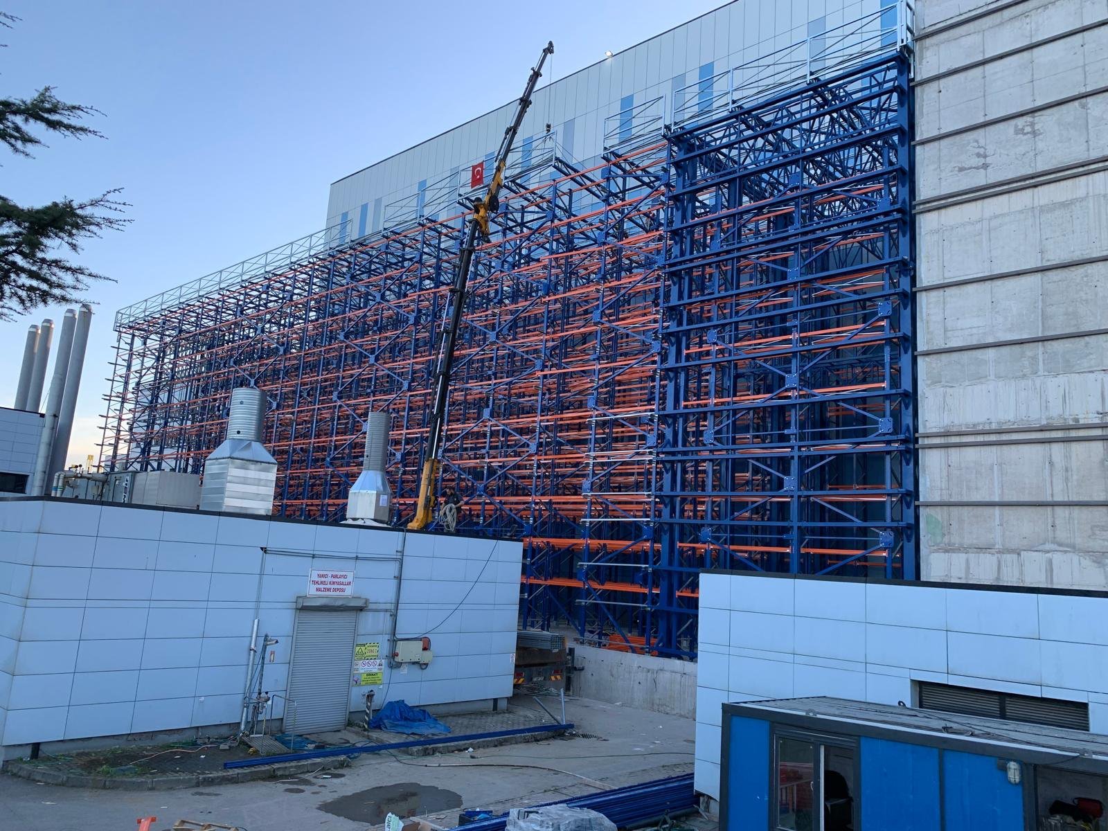 Fabrika çelik konstrüksiyon montajı — Bilim İlaç Gebze